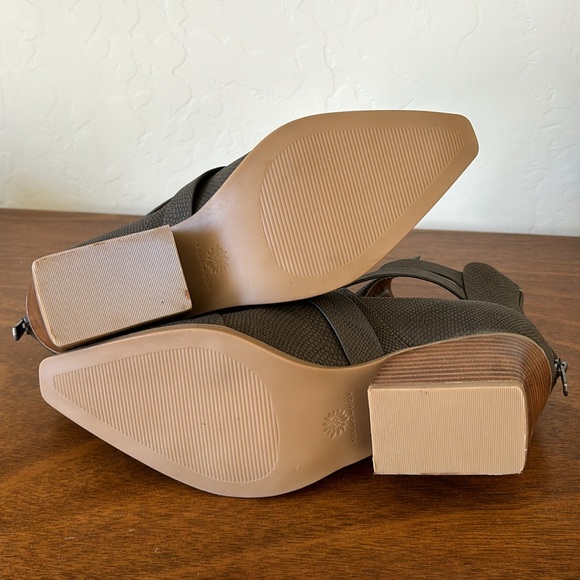 Grey strappy booties - Picture 6 of 8